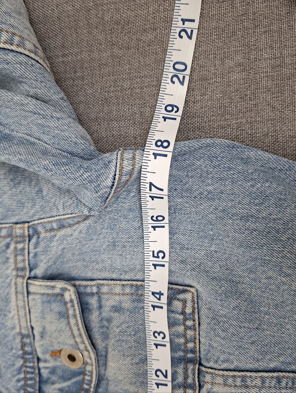 Guess 100% Cotton Light Wash Classic Denim Button Down Jean Jacket. Medium - Picture 7 of 8